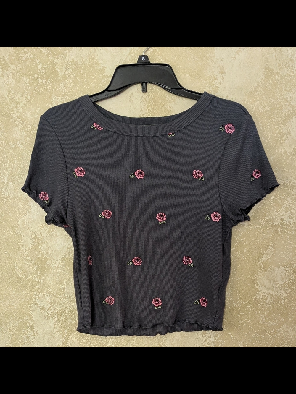 Gray Rose Embroidered Short Sleeve Crop Top Sz M